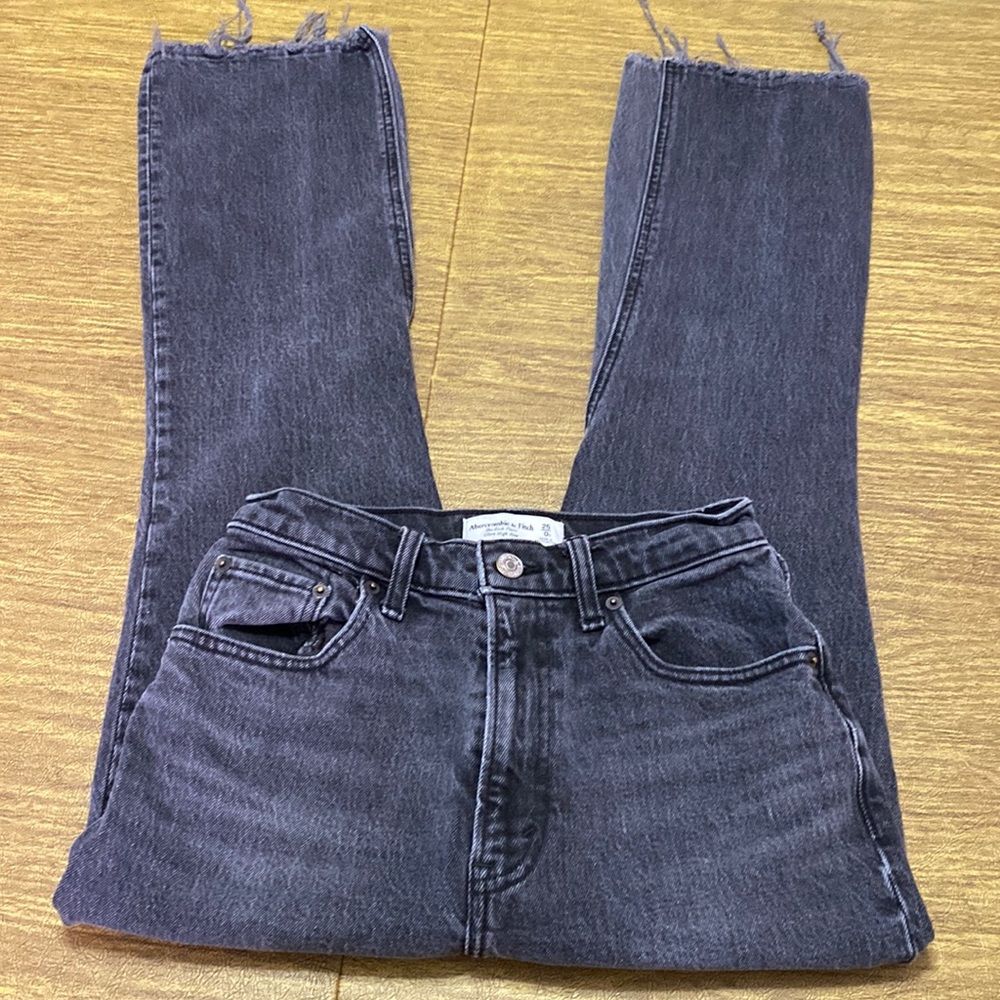 Abercrombie and Fitch Worn-In Gray High Rise Raw Hem Crop Cutoff Jeans Size 25